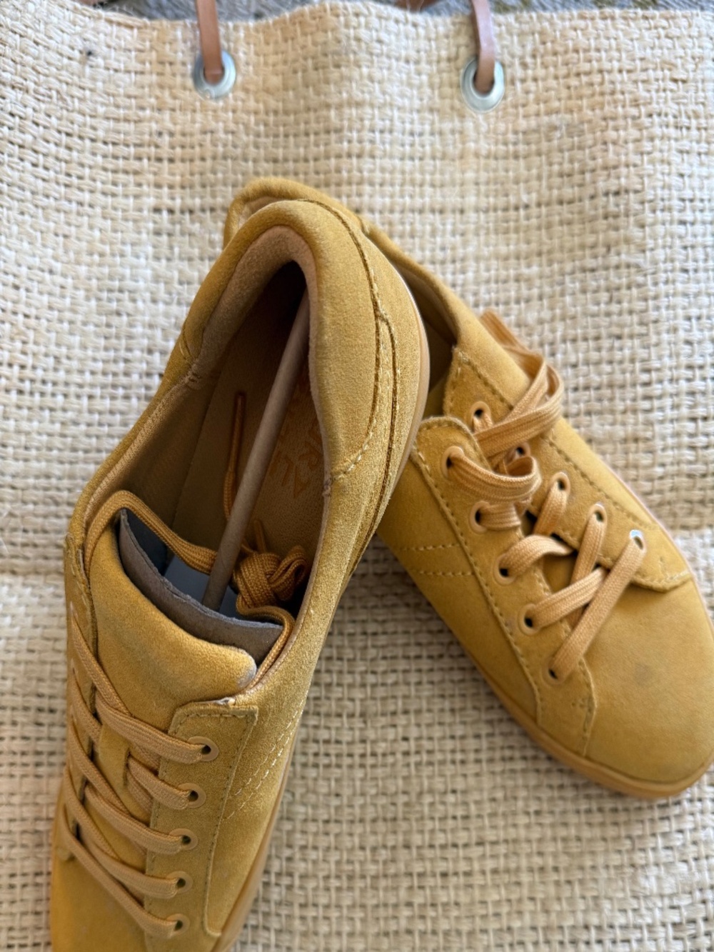 Mustard Suede women’s Casual Sneakers